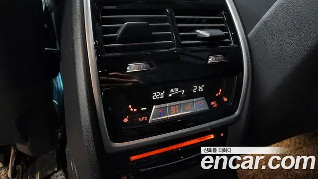 BMW X7 2021 — ფოტო 13/20