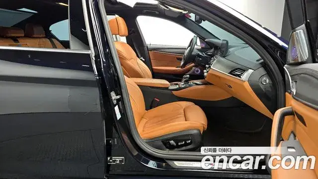 BMW 5 Series 2022 — ფოტო 14/20