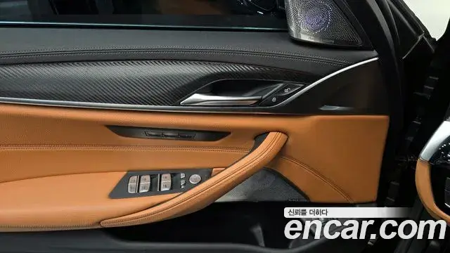 BMW 5 Series 2022 — ფოტო 18/20