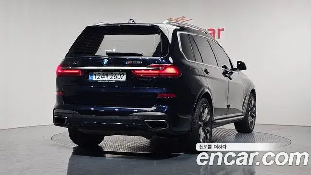 BMW X7 2021 — ფოტო 8/20