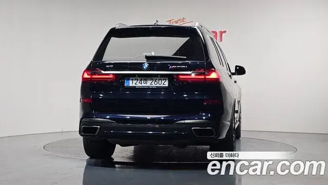 BMW X7 2021 — ფოტო 14/20