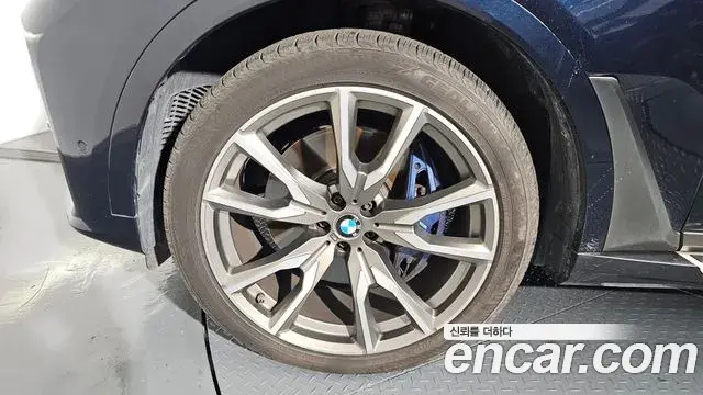 BMW X7 2021 — ფოტო 7/20