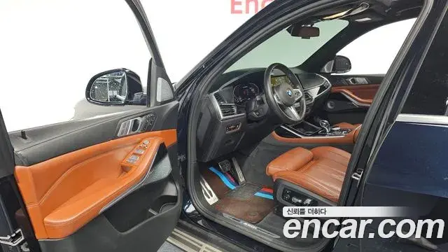 BMW X7 2021 — ფოტო 13/20