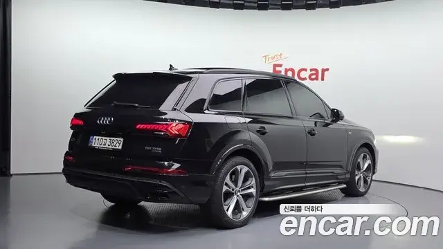 Audi Q7 2022 — Фото 2/20