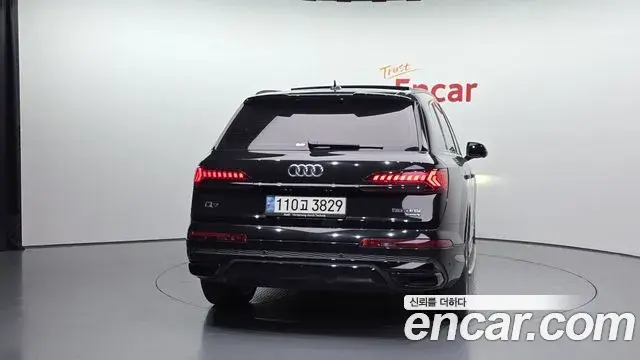 Audi Q7 2022 — Фото 4/20
