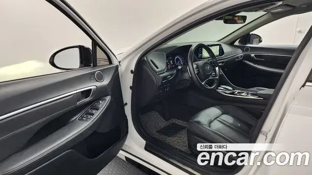 Hyundai Sonata Hybrid 2021 — Photo 19/20