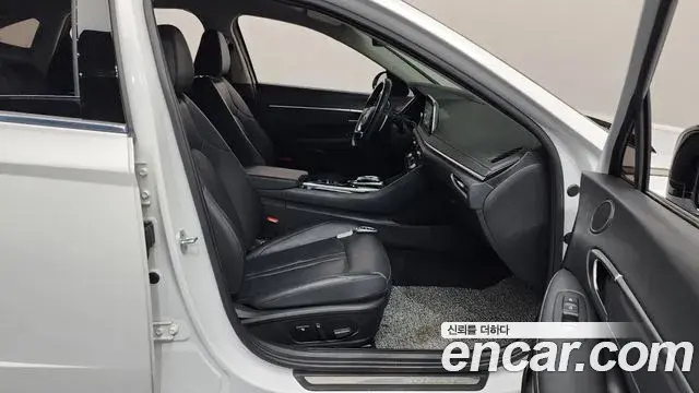 Hyundai Sonata Hybrid 2021 — Photo 2/20