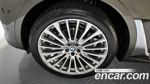 BMW X7 2022 — ფოტო 13/20