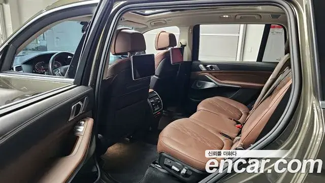 BMW X7 2022 — ფოტო 17/20