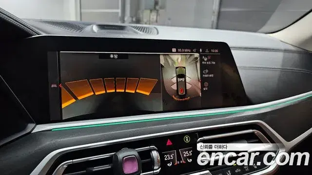 BMW X7 2022 — ფოტო 15/20
