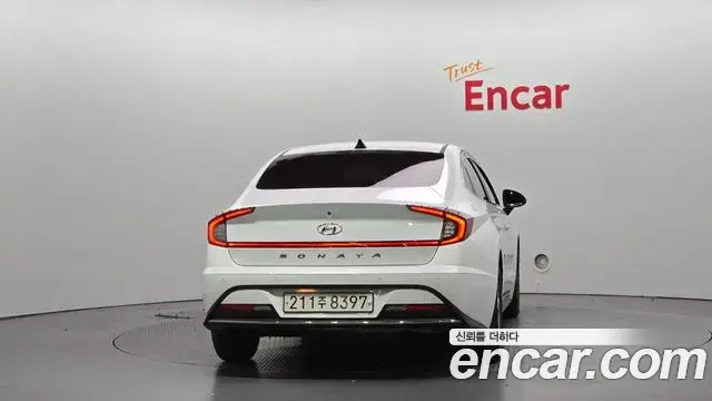 Hyundai Sonata Hybrid 2020 — Photo 1/20