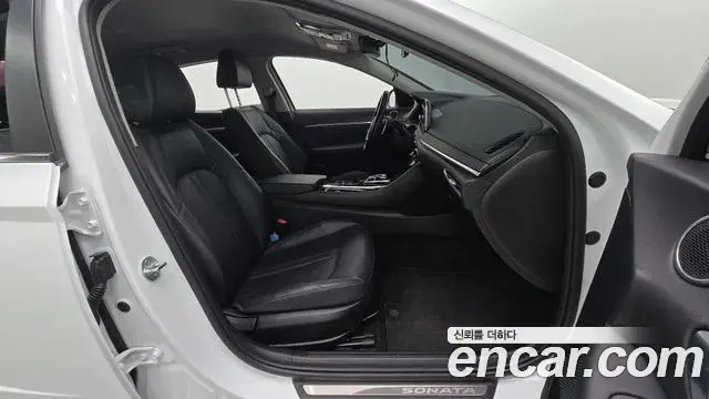 Hyundai Sonata Hybrid 2020 — Photo 2/20
