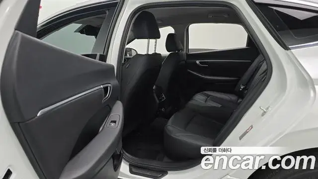 Hyundai Sonata Hybrid 2020 — Photo 12/20