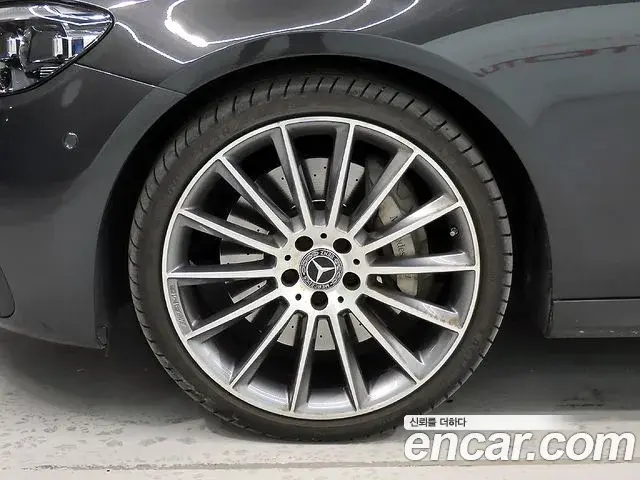 Mercedes-Benz E-Class 2020 — Photo 16/20