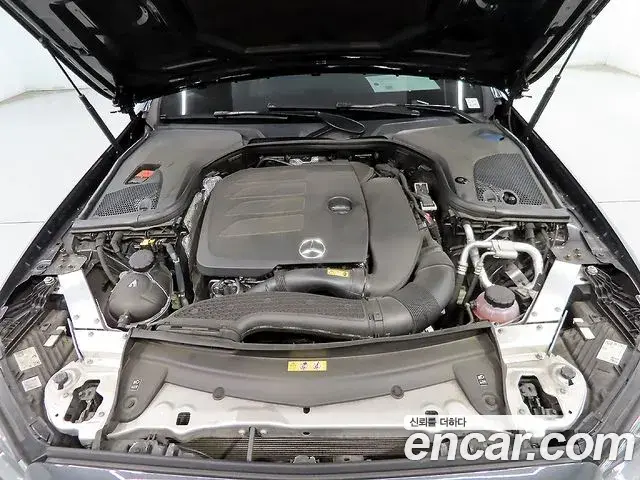 Mercedes-Benz E-Class 2020 — Photo 11/20