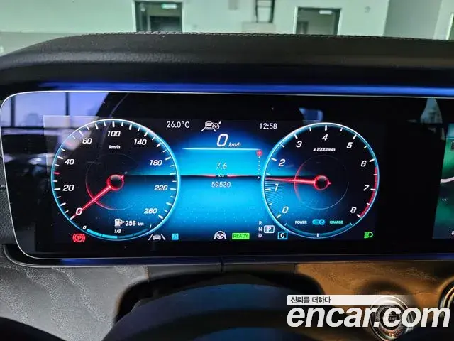 Mercedes-Benz E-Class 2020 — Photo 17/20