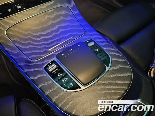 Mercedes-Benz E-Class 2020 — Photo 13/20