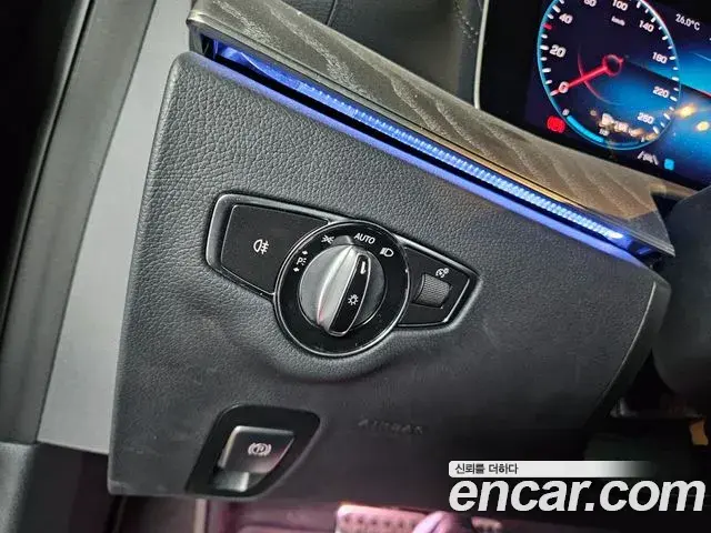Mercedes-Benz E-Class 2020 — Photo 12/20