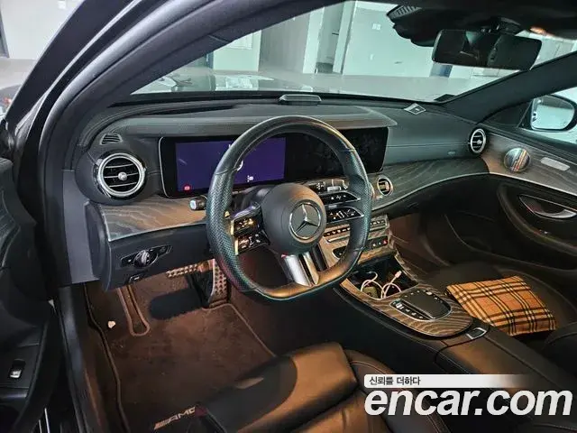 Mercedes-Benz E-Class 2020 — Photo 14/20