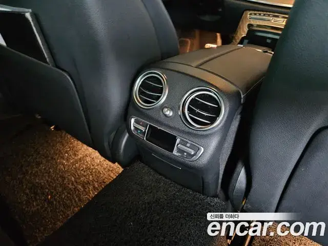 Mercedes-Benz E-Class 2020 — Photo 9/20
