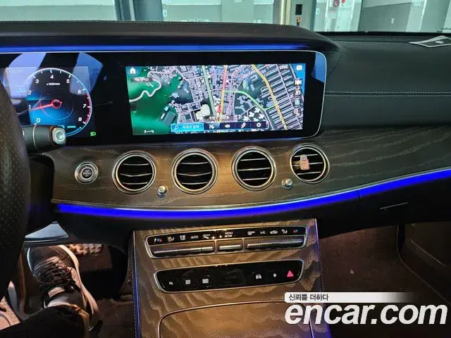 Mercedes-Benz E-Class 2020 — Photo 8/20