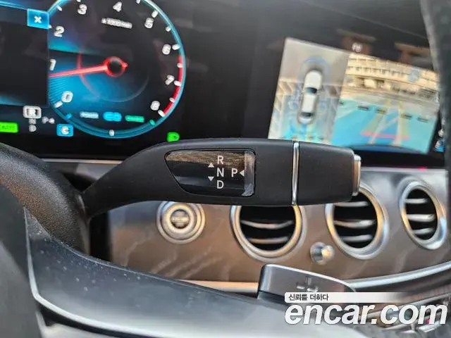 Mercedes-Benz E-Class 2020 — Photo 1/20