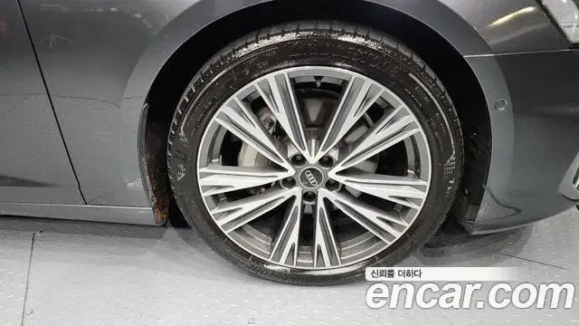 Audi A6 2022 — ფოტო 7/20
