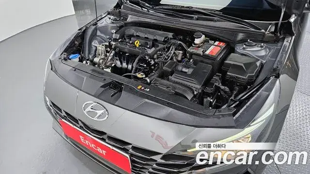 Hyundai The New Avante Hybrid 2020 — Photo 8/20
