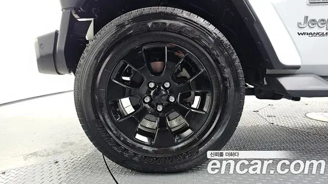 Jeep Wrangler 2019 — ფოტო 18/20