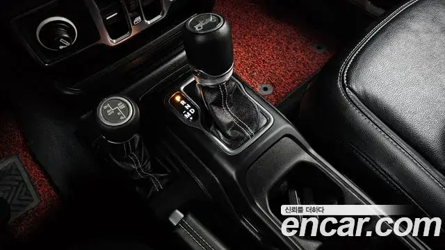 Jeep Wrangler 2019 — ფოტო 4/20