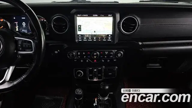 Jeep Wrangler 2019 — ფოტო 17/20