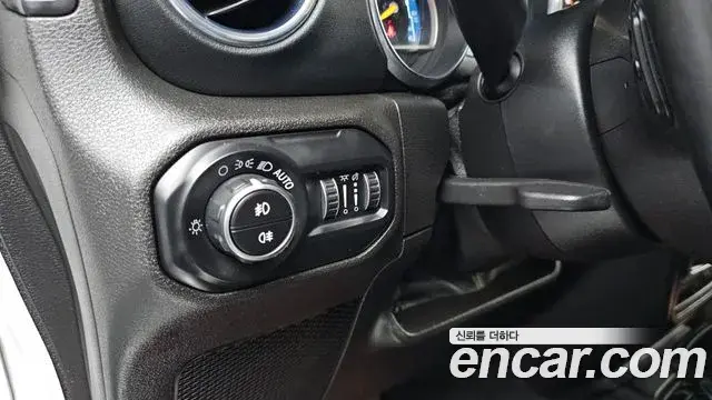Jeep Wrangler 2019 — ფოტო 5/20