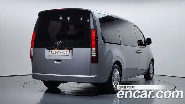 Hyundai Staria 2022 — ფოტო 4/20