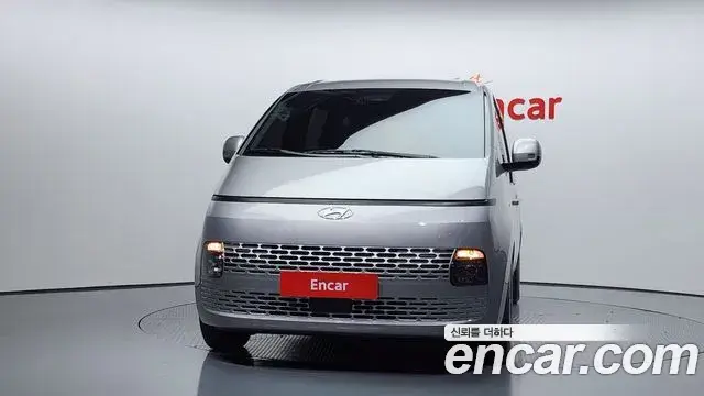 Hyundai Staria 2022 — ფოტო 14/20