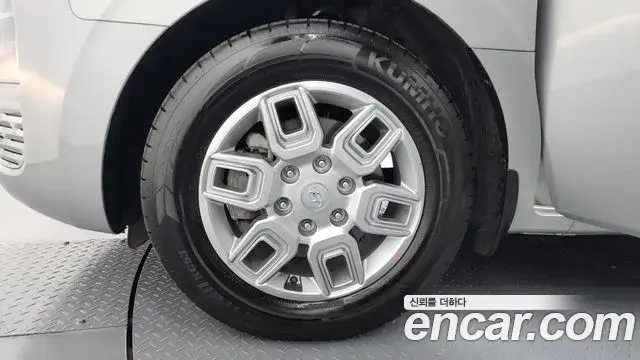 Hyundai Staria 2022 — ფოტო 5/20