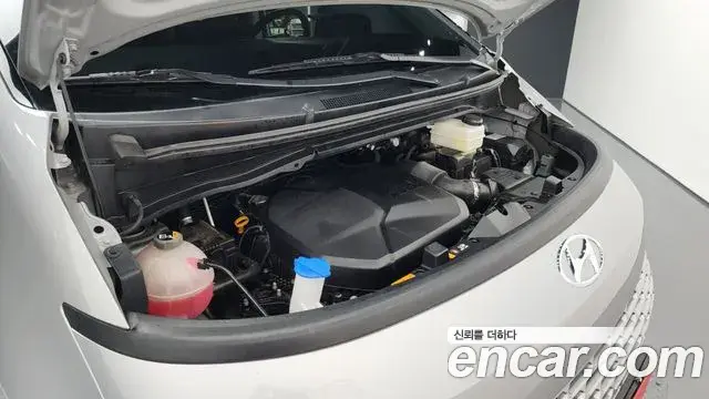 Hyundai Staria 2022 — ფოტო 8/20