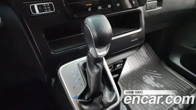 Hyundai Staria 2022 — ფოტო 2/20