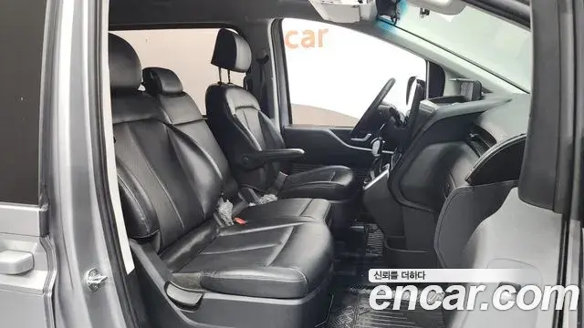 Hyundai Staria 2022 — ფოტო 9/20