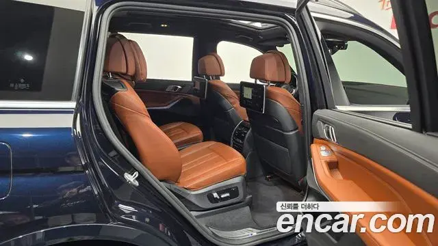 BMW X7 2021 — Photo 10/20