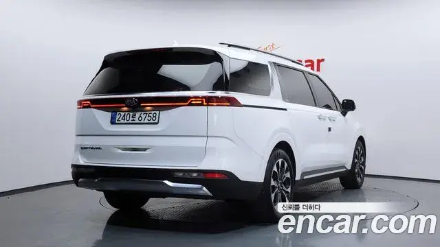 Kia Carnival 2021 — Фото 2/20