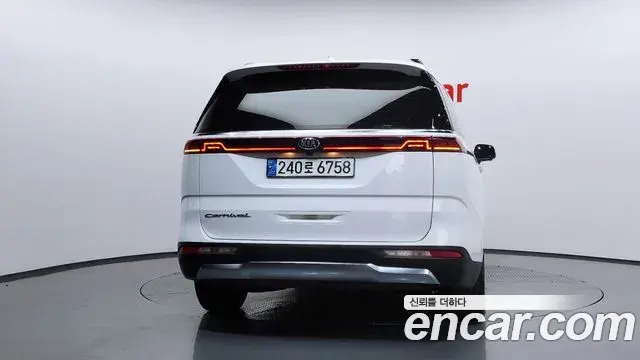 Kia Carnival 2021 — Фото 4/20