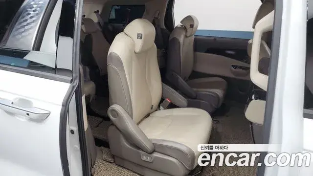 Kia Carnival 2021 — Фото 12/20