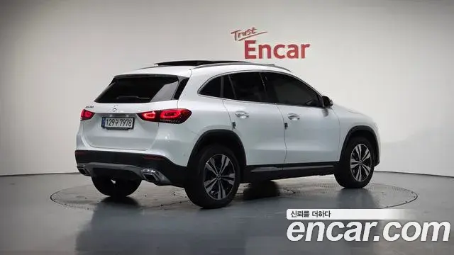 Mercedes-Benz GLA-Class 2021 — Photo 16/20