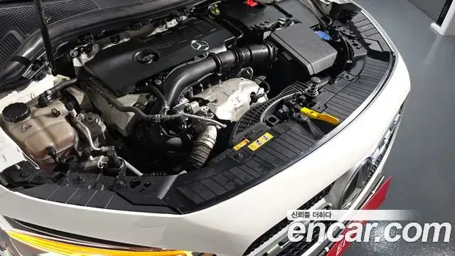 Mercedes-Benz GLA-Class 2021 — Photo 8/20