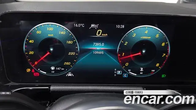 Mercedes-Benz GLA-Class 2021 — Photo 18/20