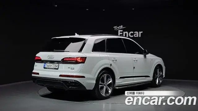 Audi Q7 2022 — Photo 4/20