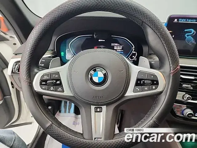 BMW 5 Series 2020 — Photo 12/20