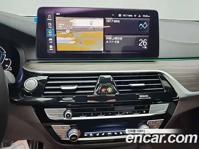BMW 5 Series 2020 — Photo 9/20