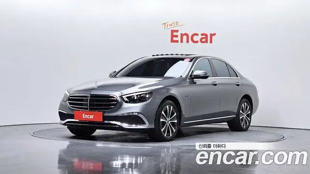 Mercedes-Benz E-Class 2021 — Photo 5/20