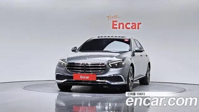 Mercedes-Benz E-Class 2021 — Photo 13/20